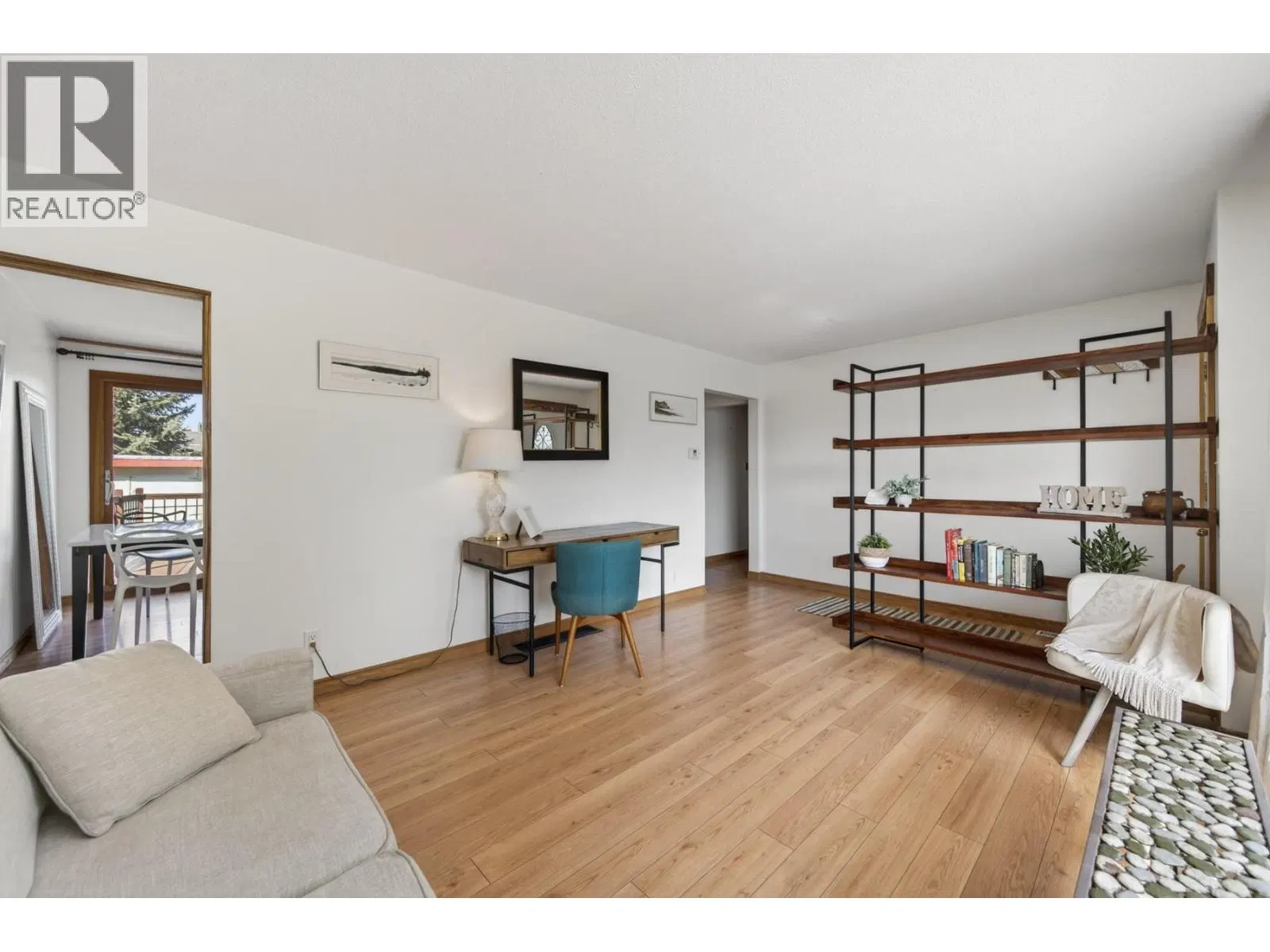 Photo 5 of 45 at 1034 Laroque Street