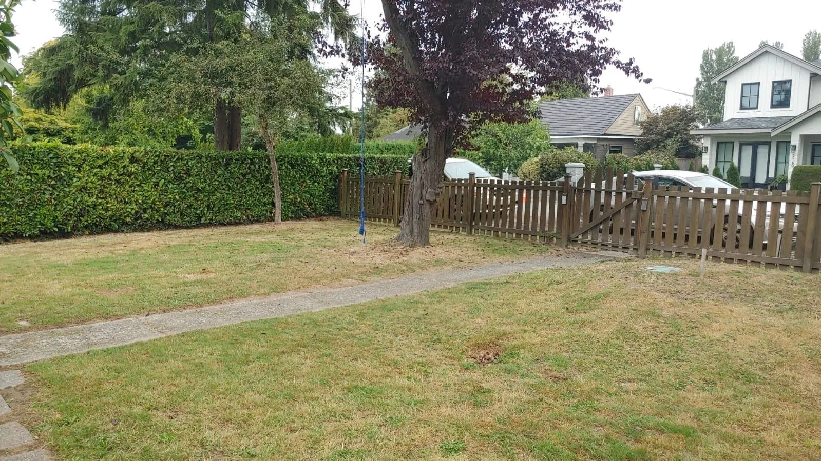 Photo 3 of 17 at 2171 Stirling Avenue