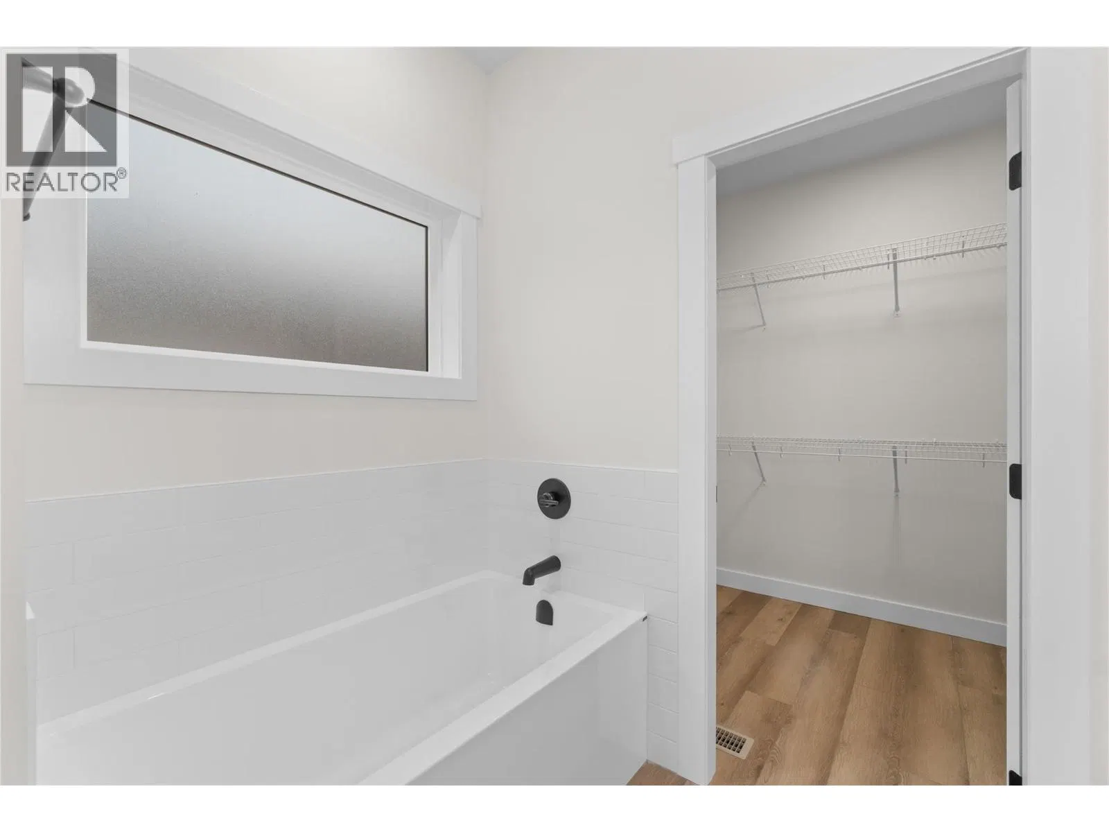Photo 4 of 70 at #10 – 231 20 Street