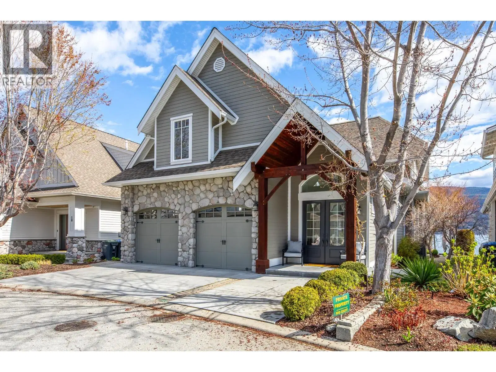 #11 – 15419 Lakeshore Drive