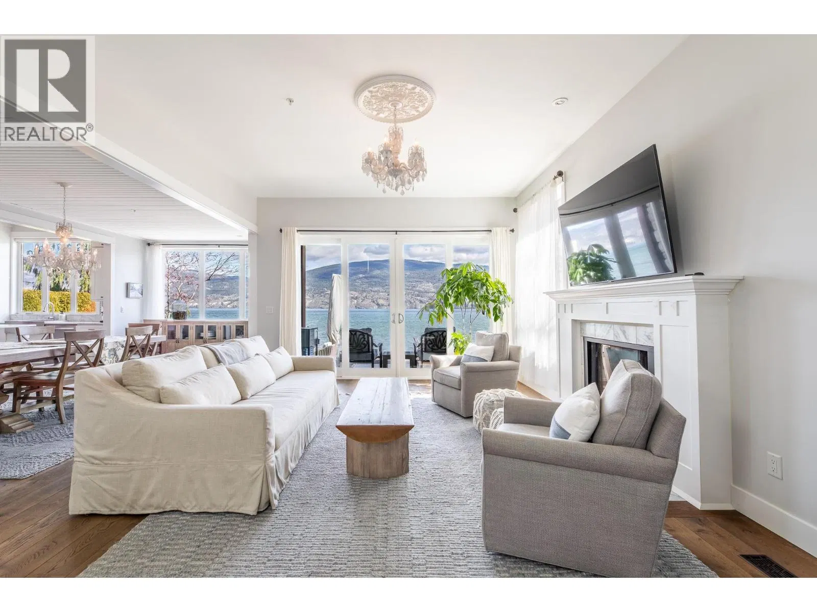Photo 3 of 31 at #11 – 15419 Lakeshore Drive