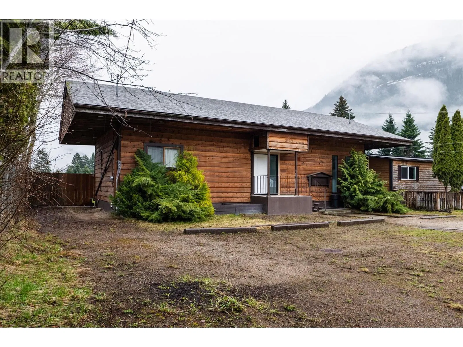 Photo 1 of 26 at 3118 Slocan Park Road