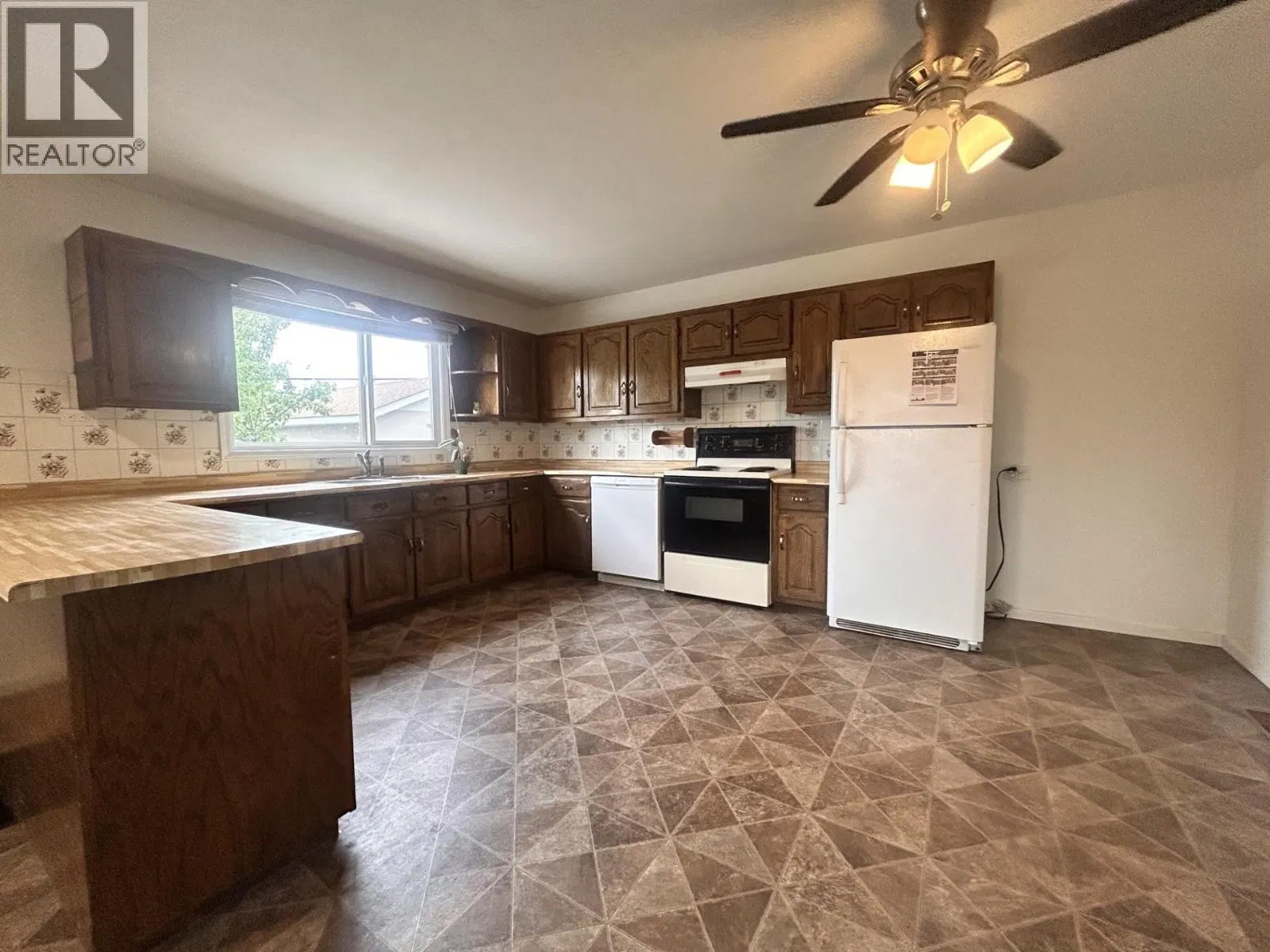 Photo 5 of 32 at 1525 EWERT Street