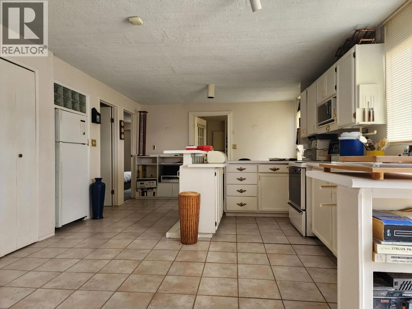 Photo 2 of 18 at 3540 Drinkwater Road