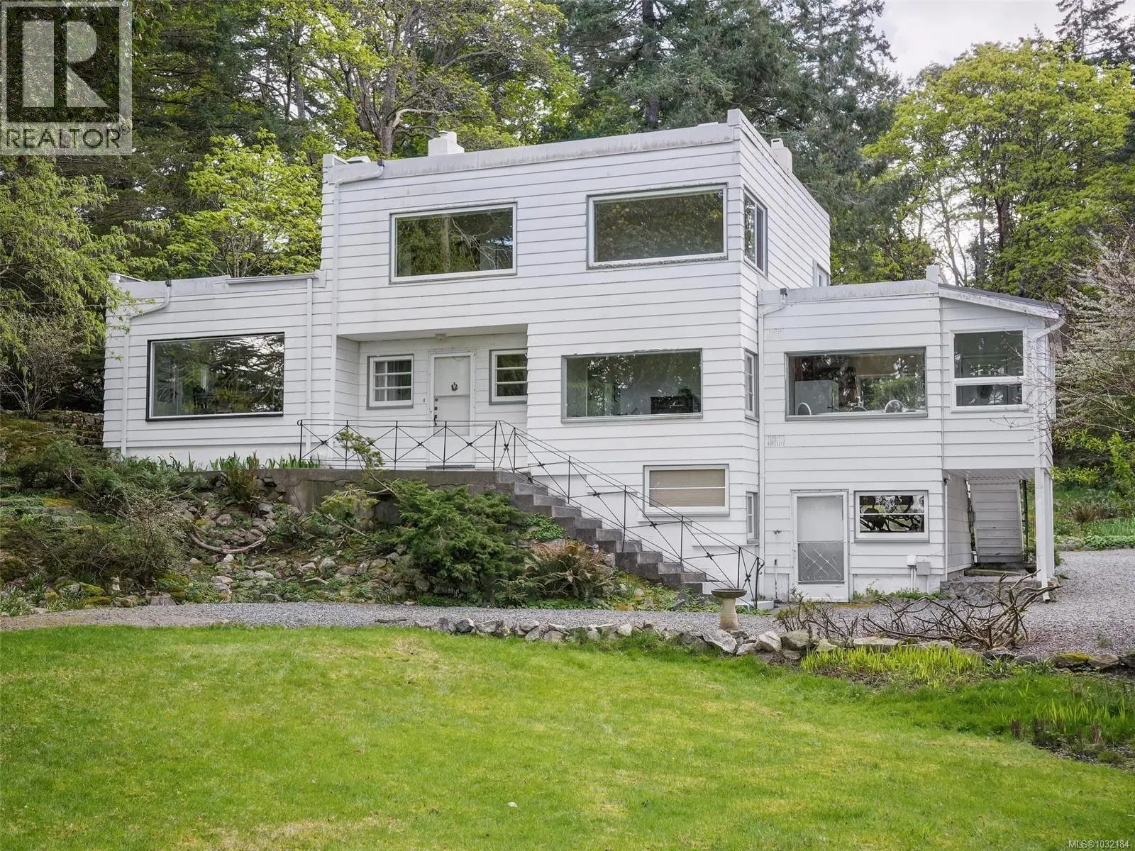 Photo 5 of 46 at 2620 Queenswood Drive