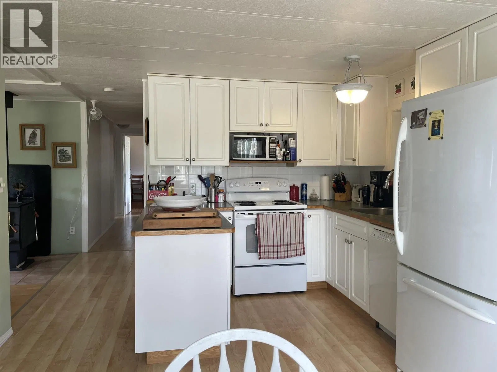Photo 3 of 17 at 7008 HOLMES Road