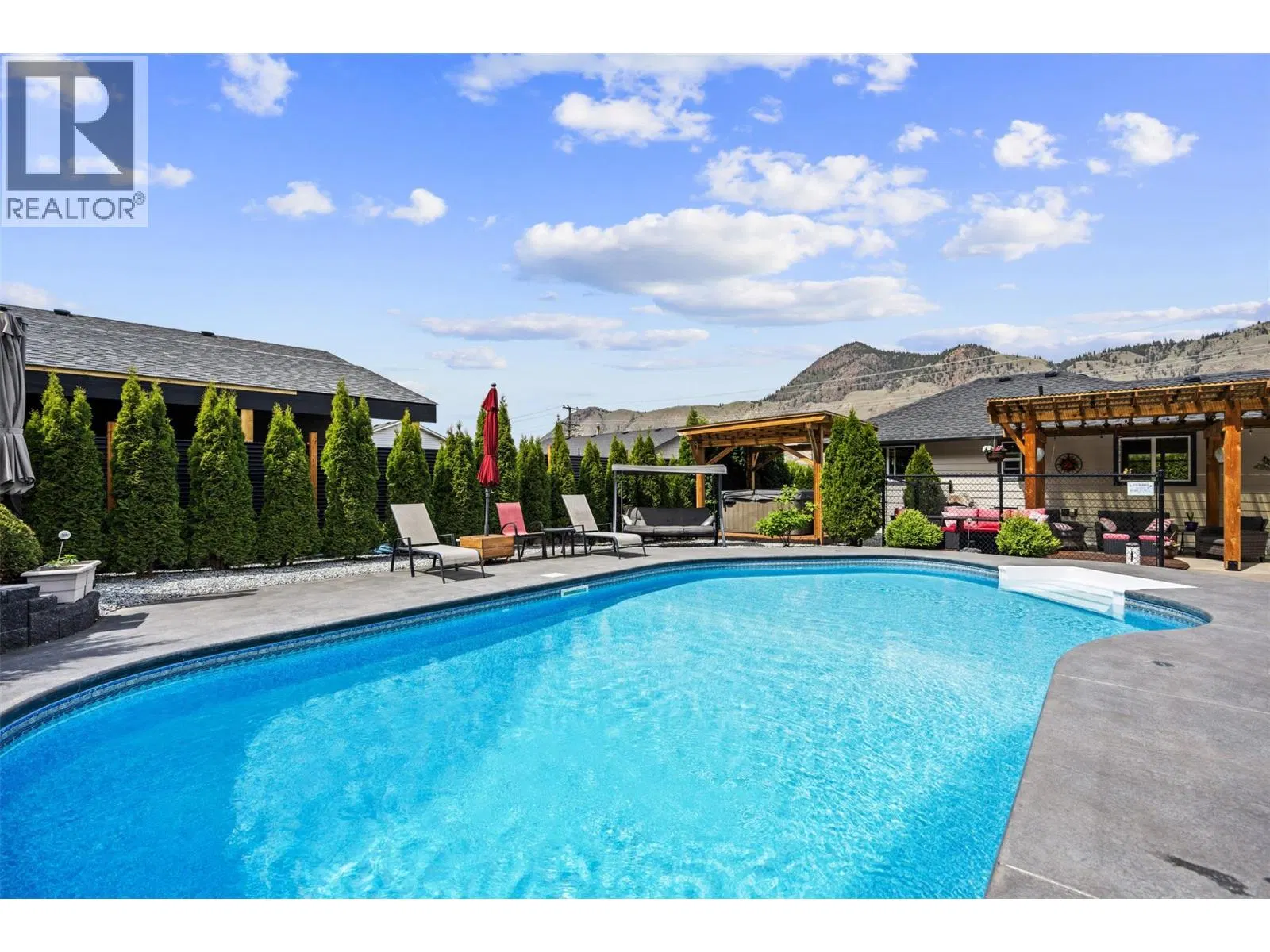 Photo 3 of 43 at 2015 Valleyview Drive