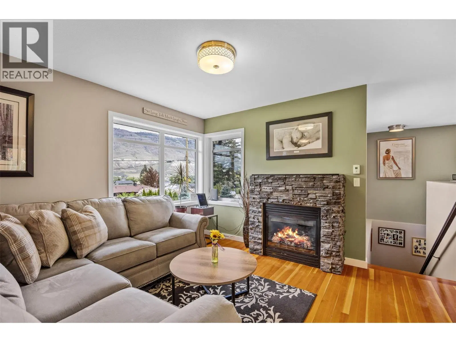 Photo 4 of 43 at 2015 Valleyview Drive