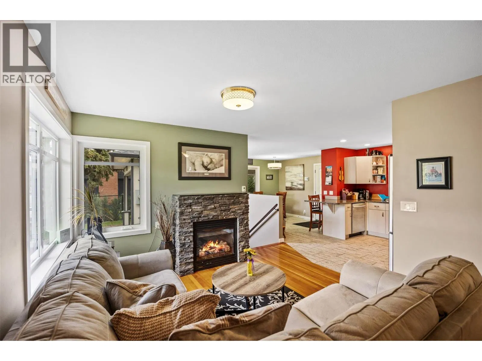 Photo 5 of 43 at 2015 Valleyview Drive