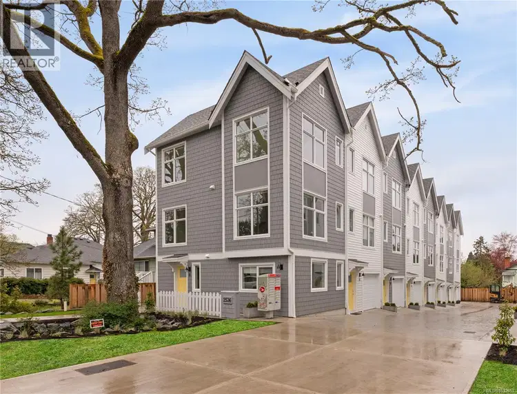 #11 – 2536 Shelbourne Street