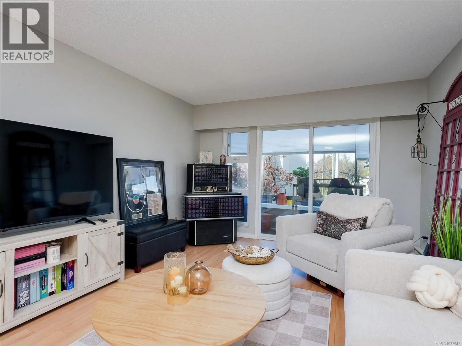 Photo 2 of 32 at #304 – 1537 Morrison Street