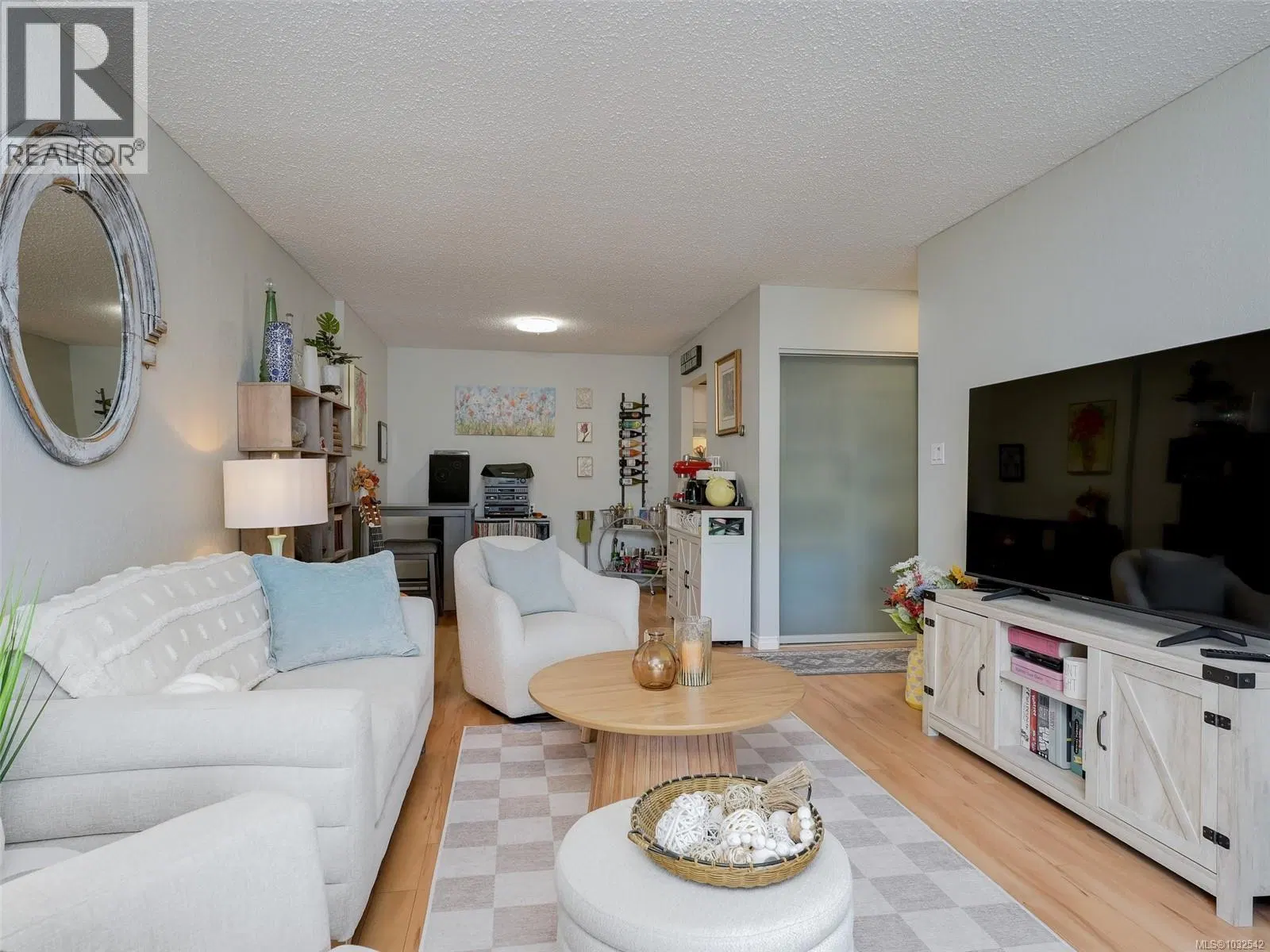 Photo 3 of 32 at #304 – 1537 Morrison Street