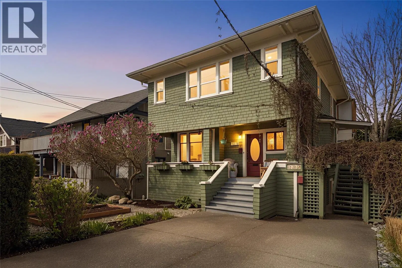 320 Moss Street