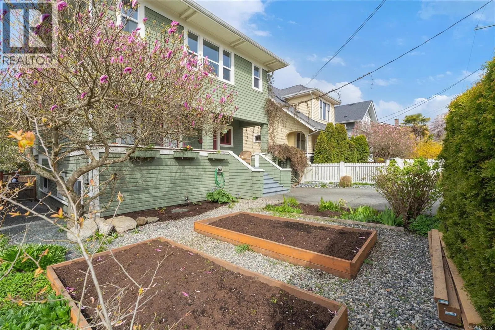 Photo 5 of 68 at 320 Moss Street