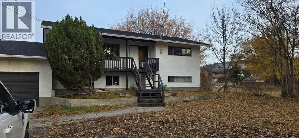 Photo 2 of 22 at 2611 Lakeshore Road