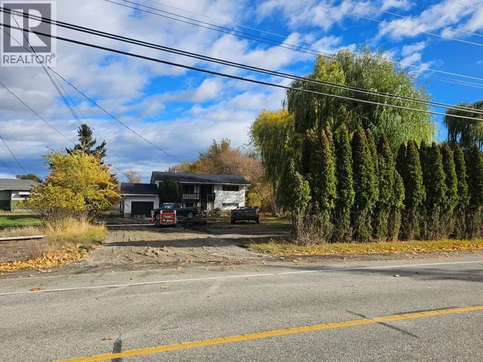 Photo 4 of 22 at 2611 Lakeshore Road