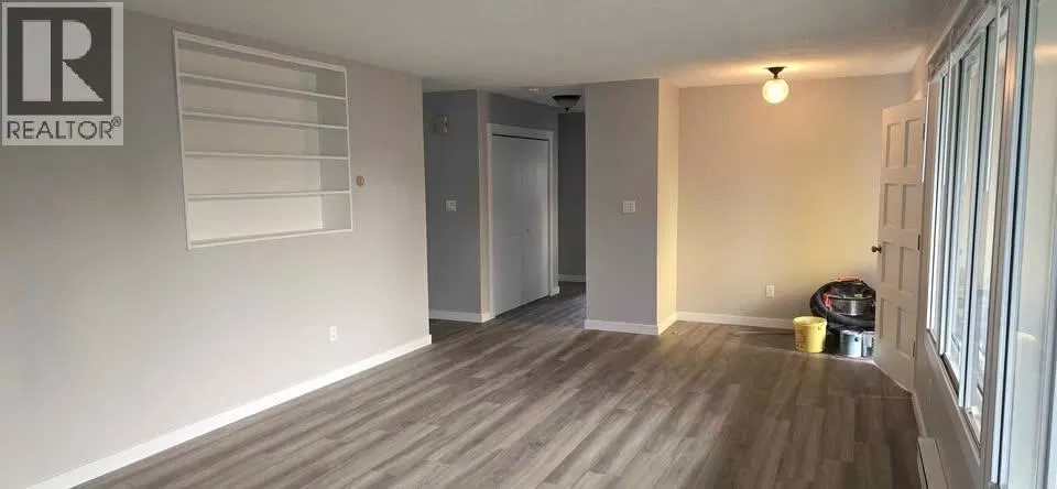 Photo 5 of 22 at 2611 Lakeshore Road