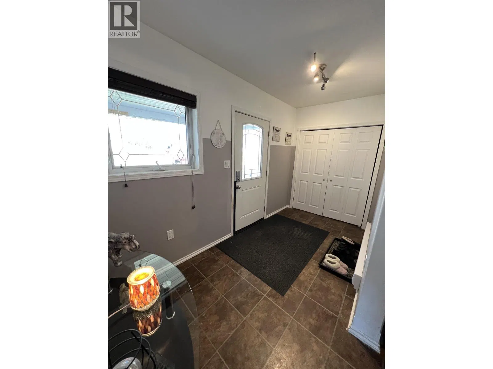Photo 2 of 27 at 5228 40 Street
