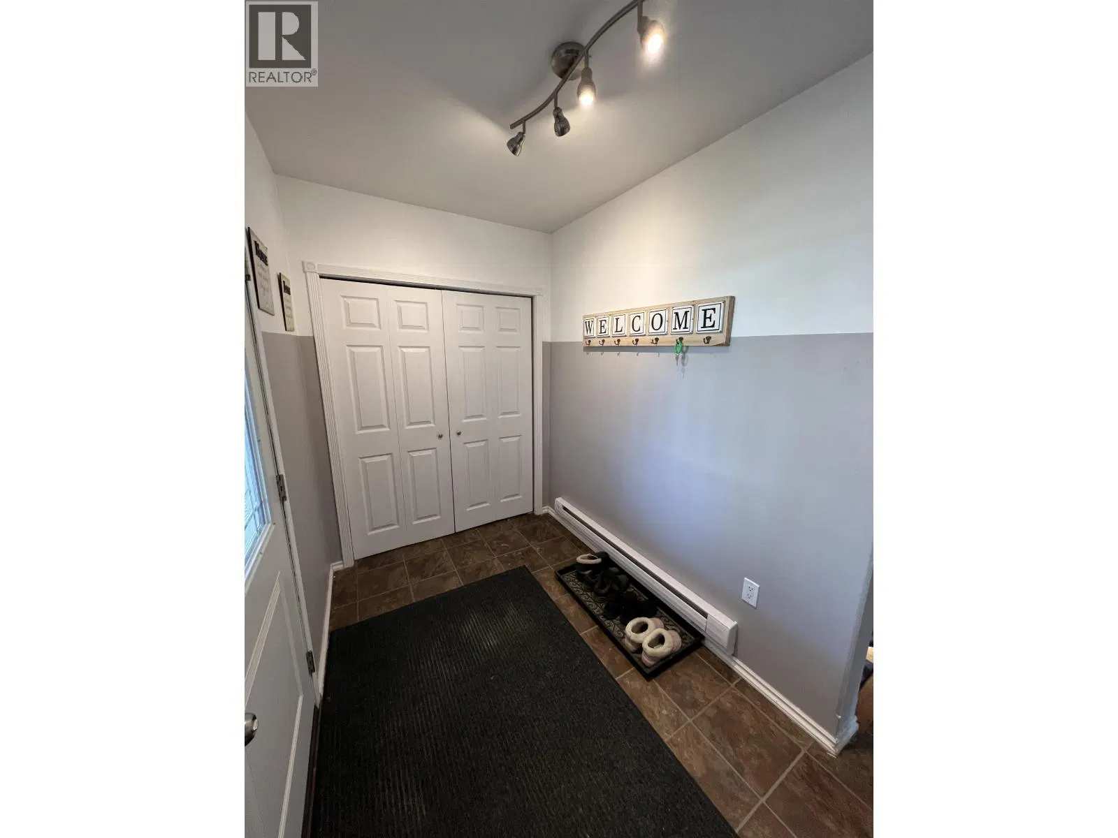 Photo 3 of 27 at 5228 40 Street