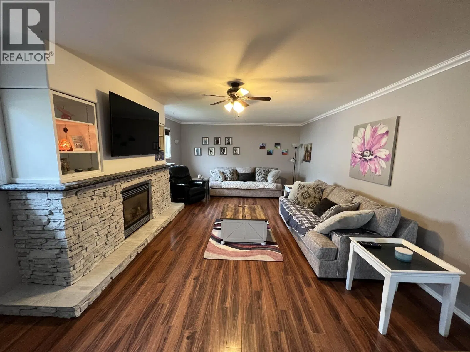 Photo 5 of 27 at 5228 40 Street