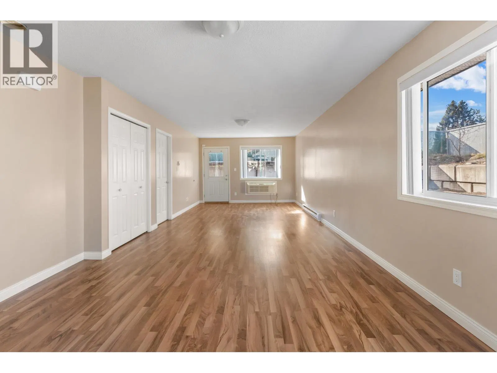 Photo 4 of 25 at #409 – 2911 FERRY Avenue