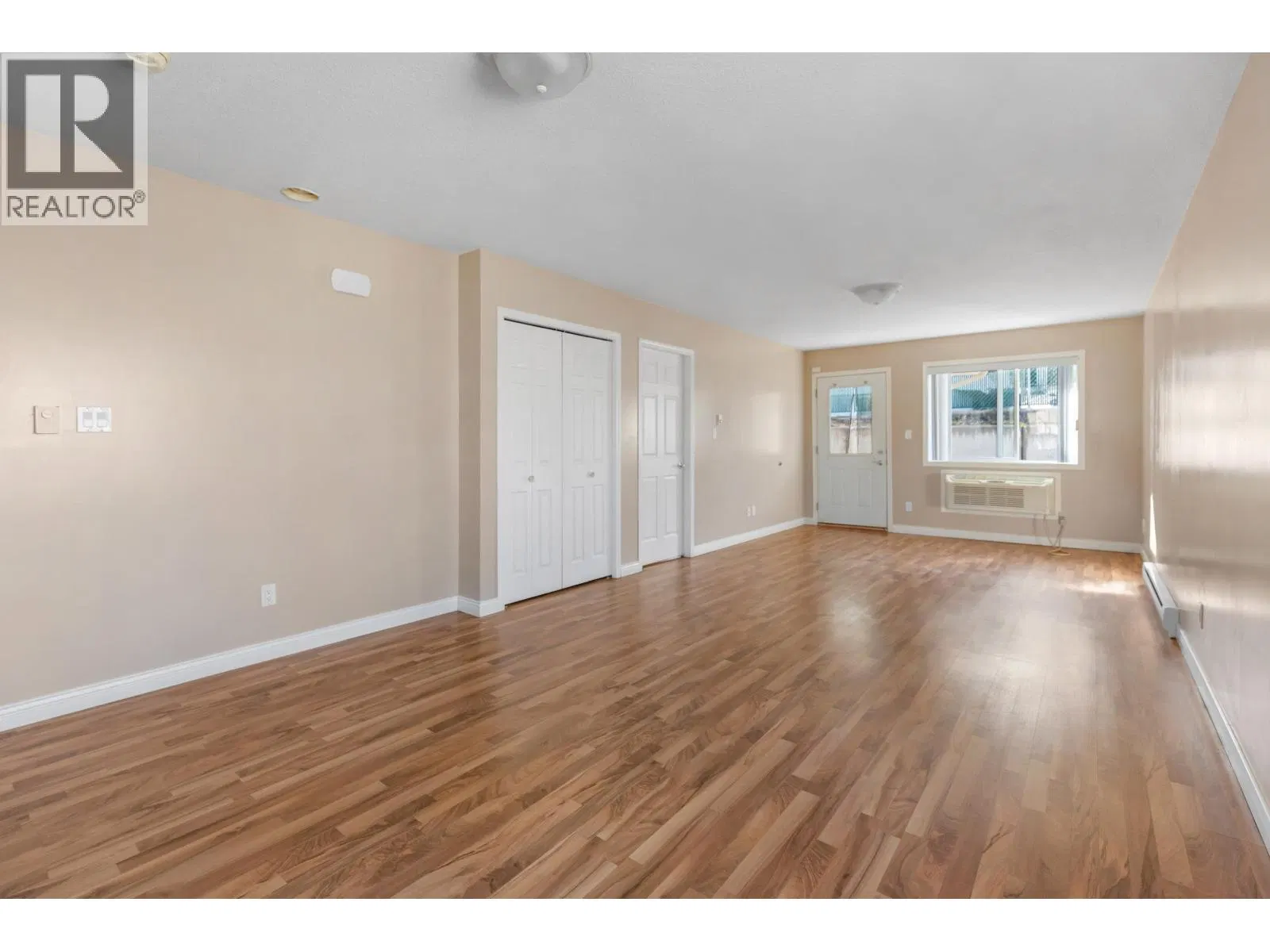 Photo 5 of 25 at #409 – 2911 FERRY Avenue