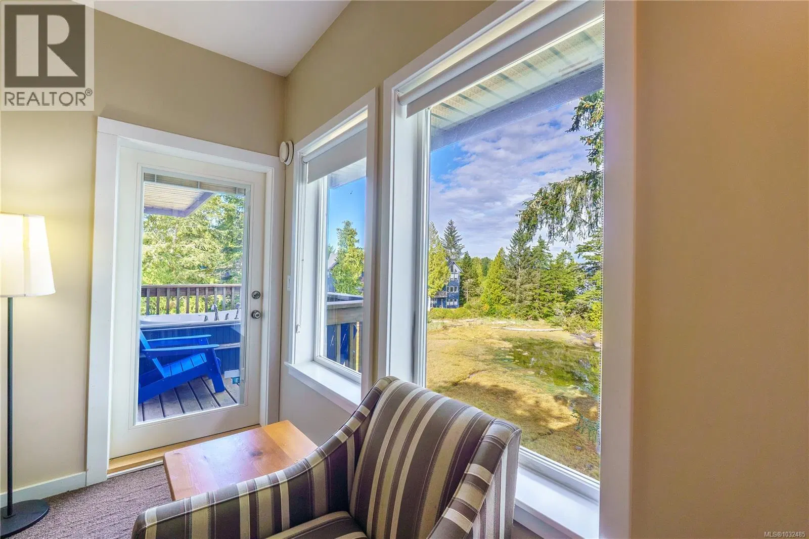 Photo 4 of 18 at #507 – 1971 Harbour Drive