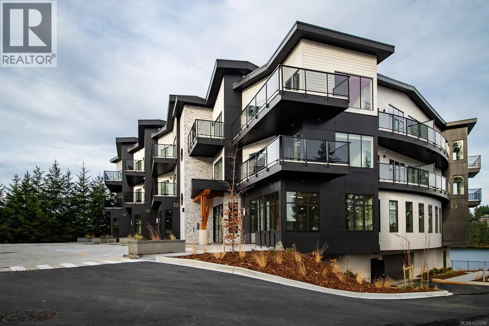 #301 – 4474 Wellington Road