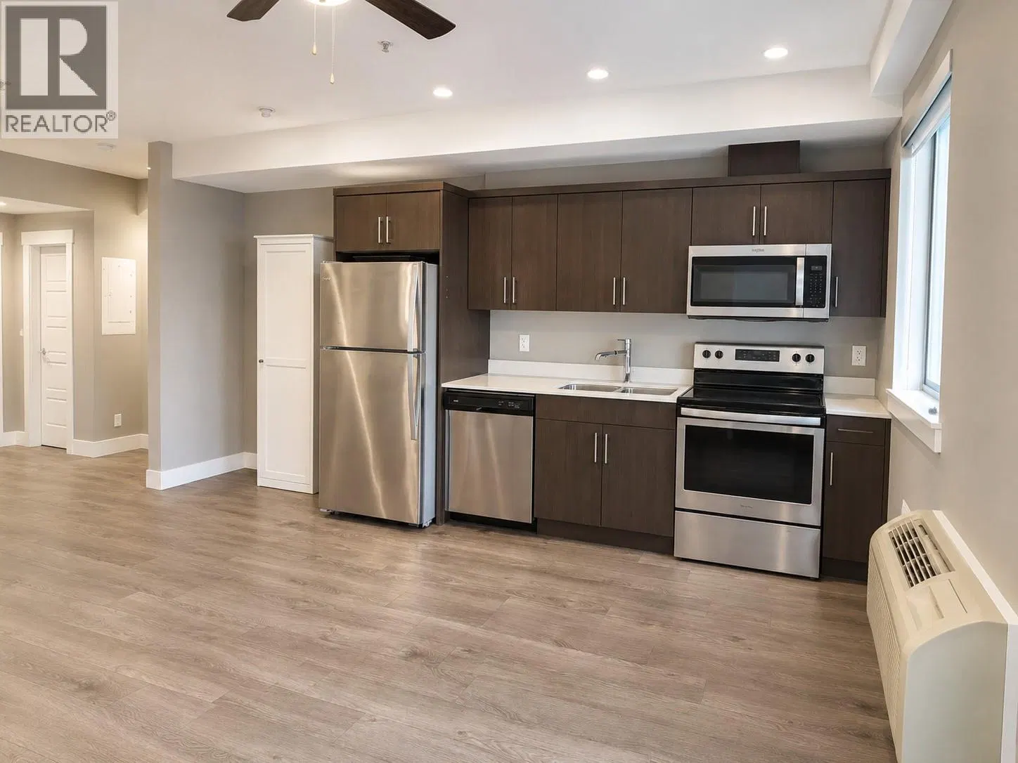 Photo 4 of 26 at #435 – 925 Leon Avenue