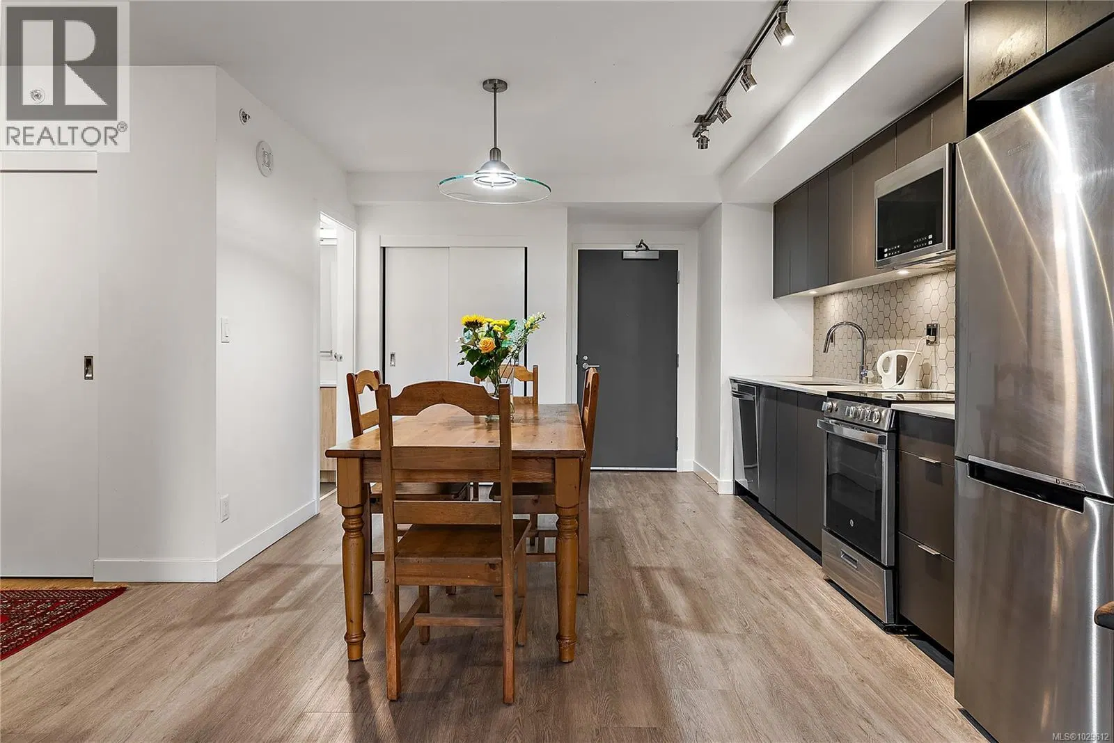 Photo 5 of 22 at #310 – 845 Johnson Street