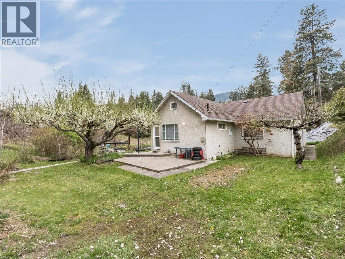 Photo 3 of 30 at 637 9th Avenue