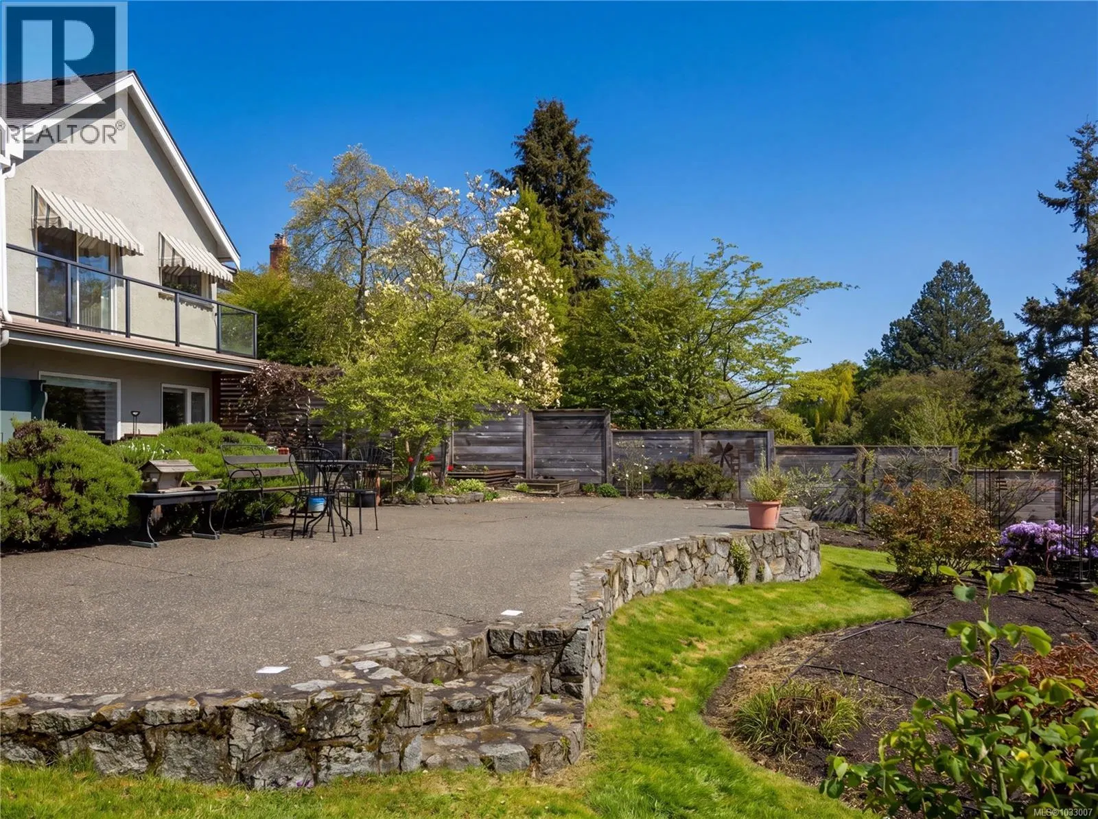 Photo 5 of 65 at 1541 Despard Avenue