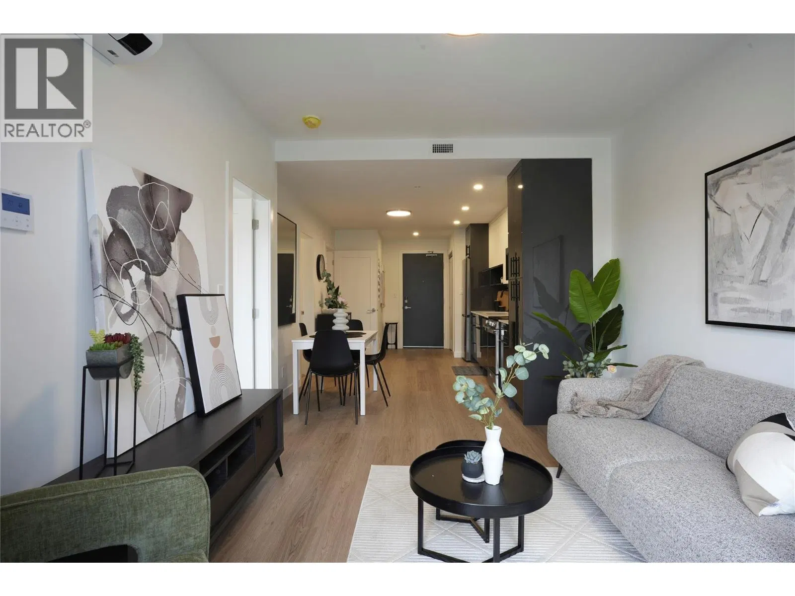 Photo 2 of 21 at #214 – 1380 Pridham Avenue