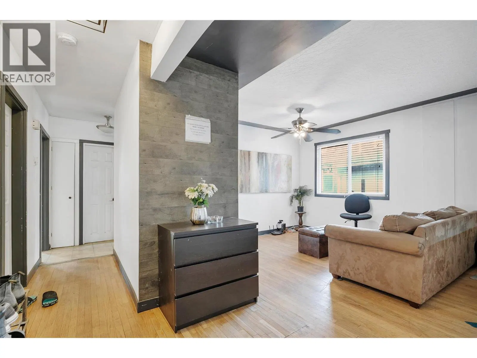Photo 5 of 31 at 1331 Belaire Avenue