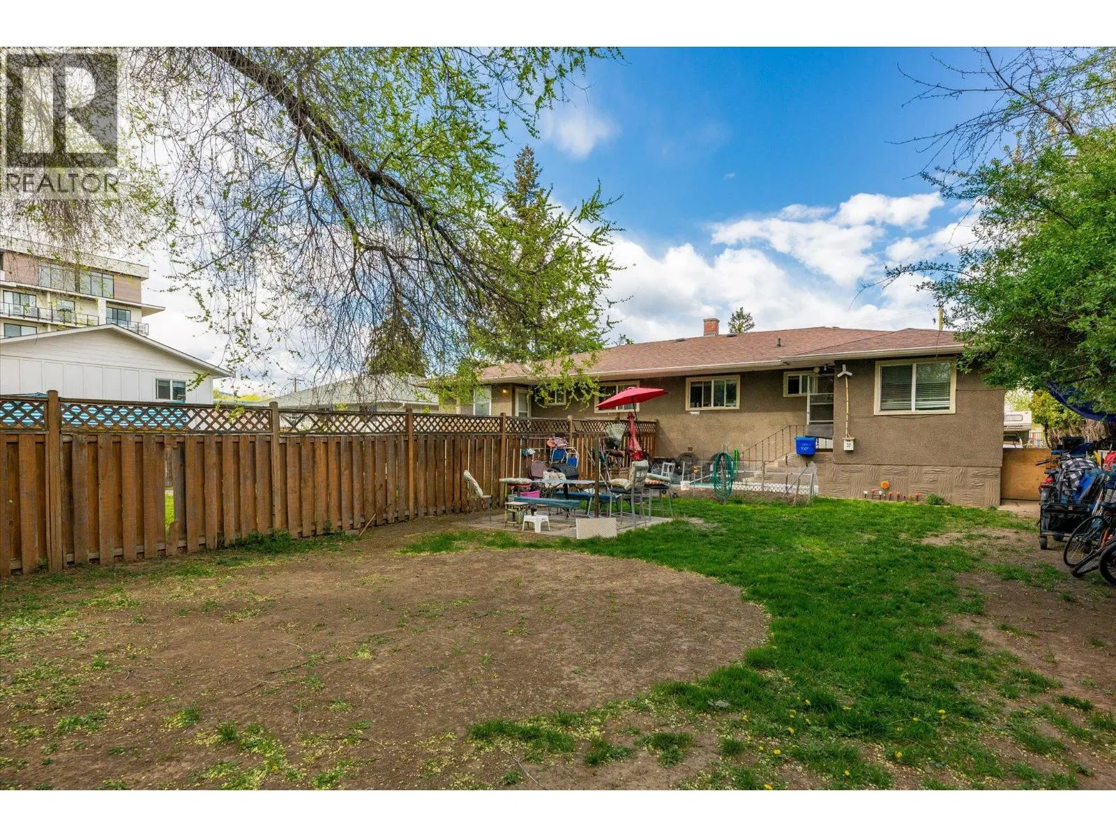 Photo 4 of 22 at 1333 Belaire Avenue