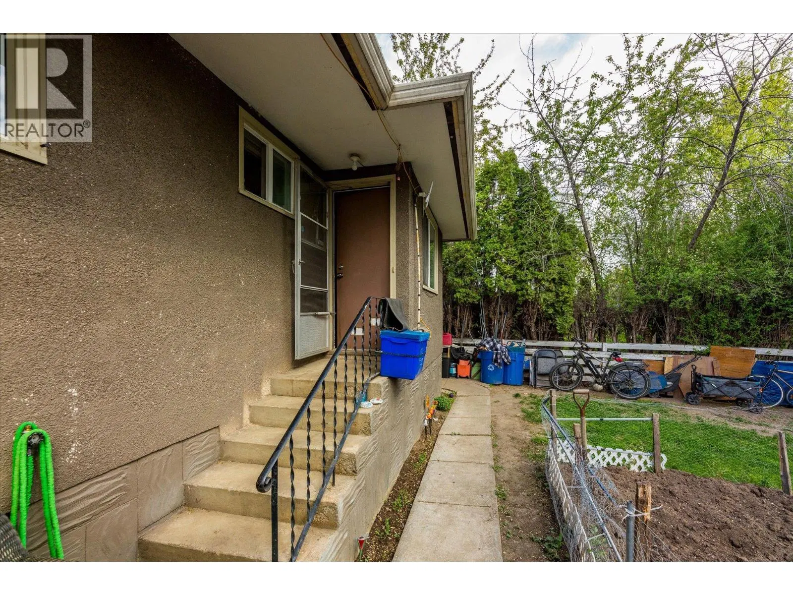 Photo 5 of 22 at 1333 Belaire Avenue
