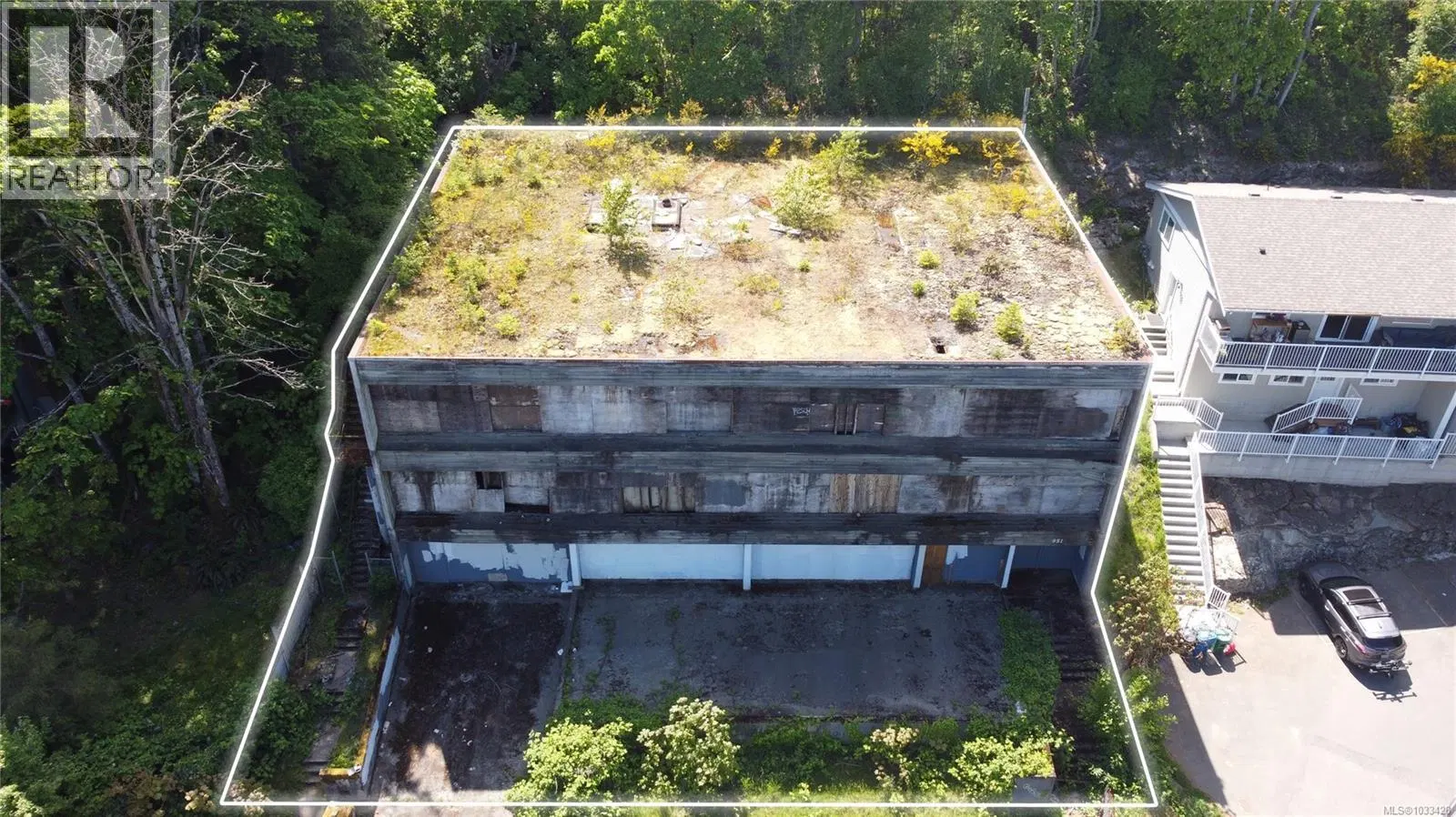Photo 3 of 13 at 951 Haliburton Street