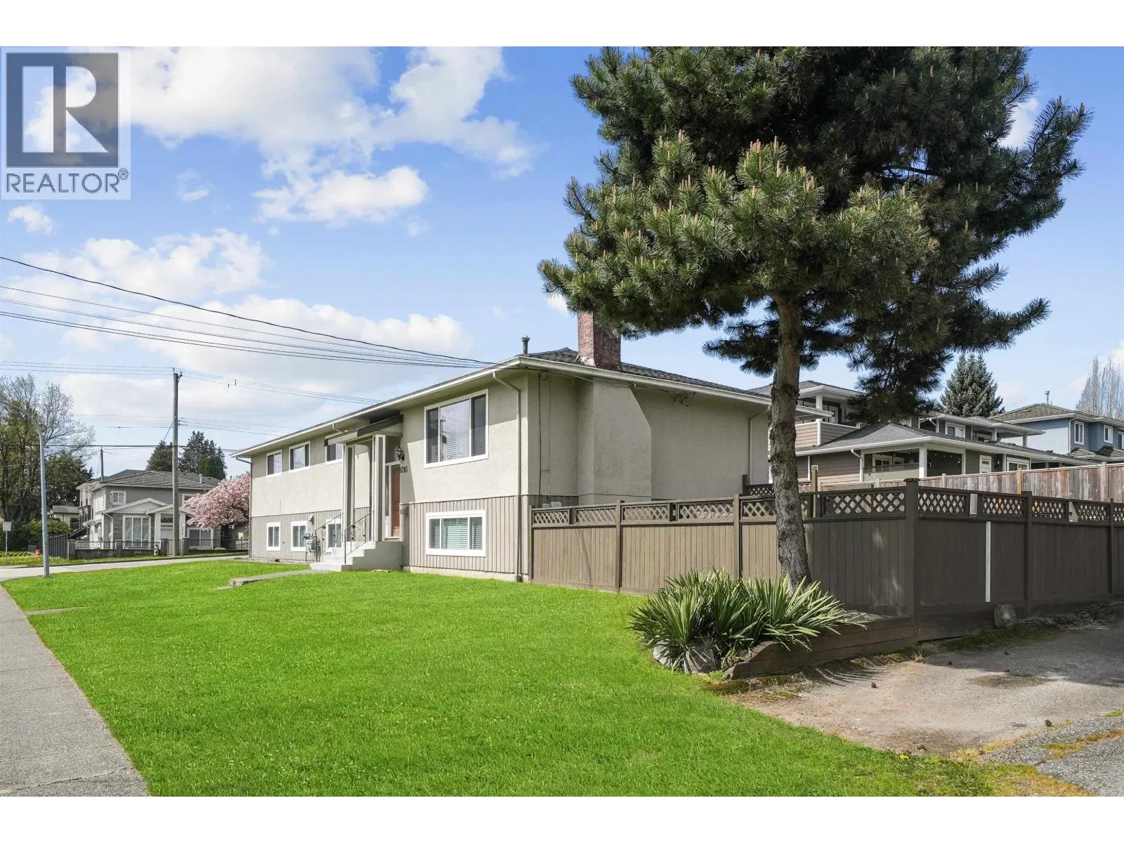 Photo 4 of 40 at 1570 SPERLING Avenue