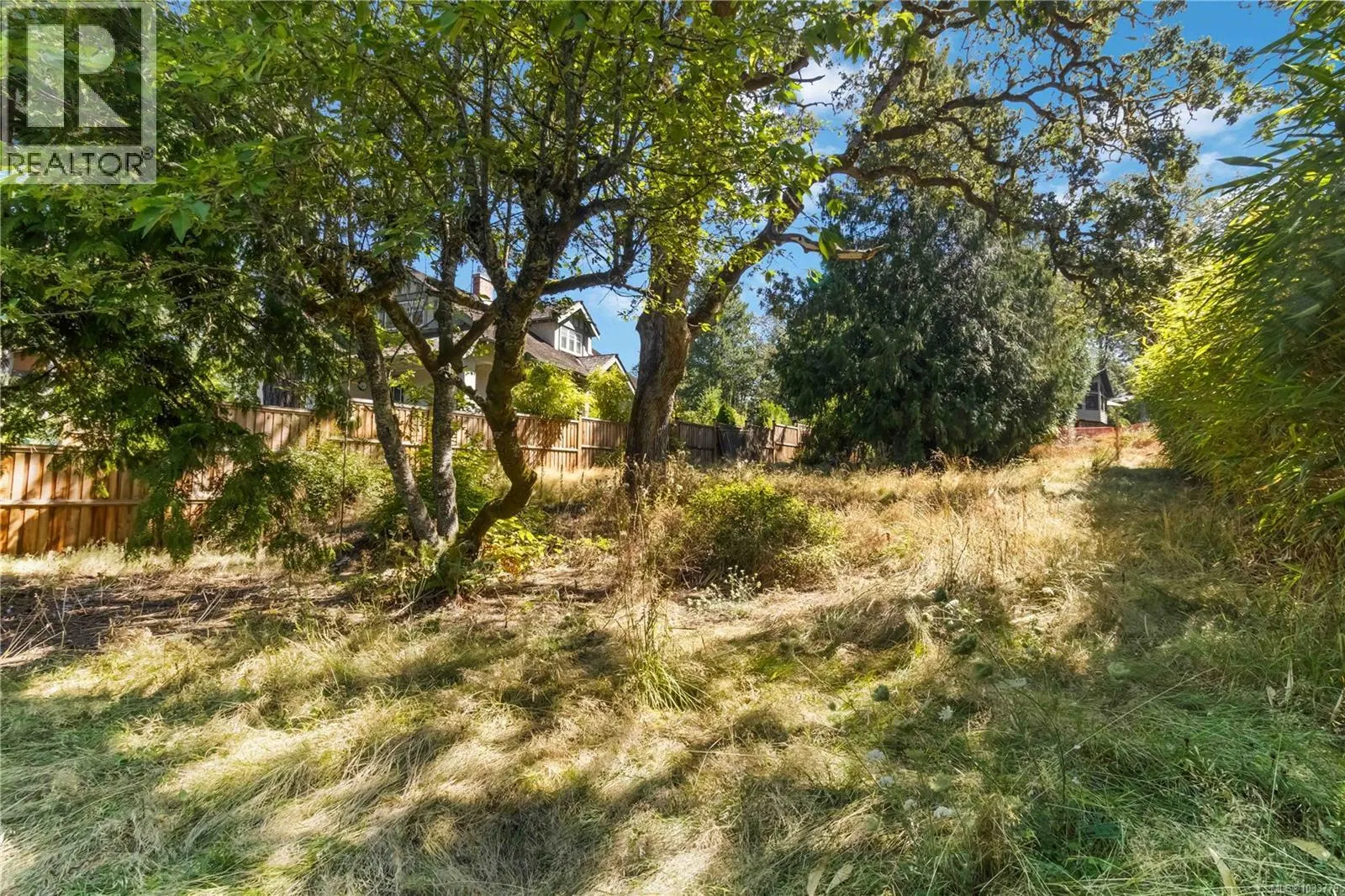 Photo 2 of 17 at 933 Woodhall Drive