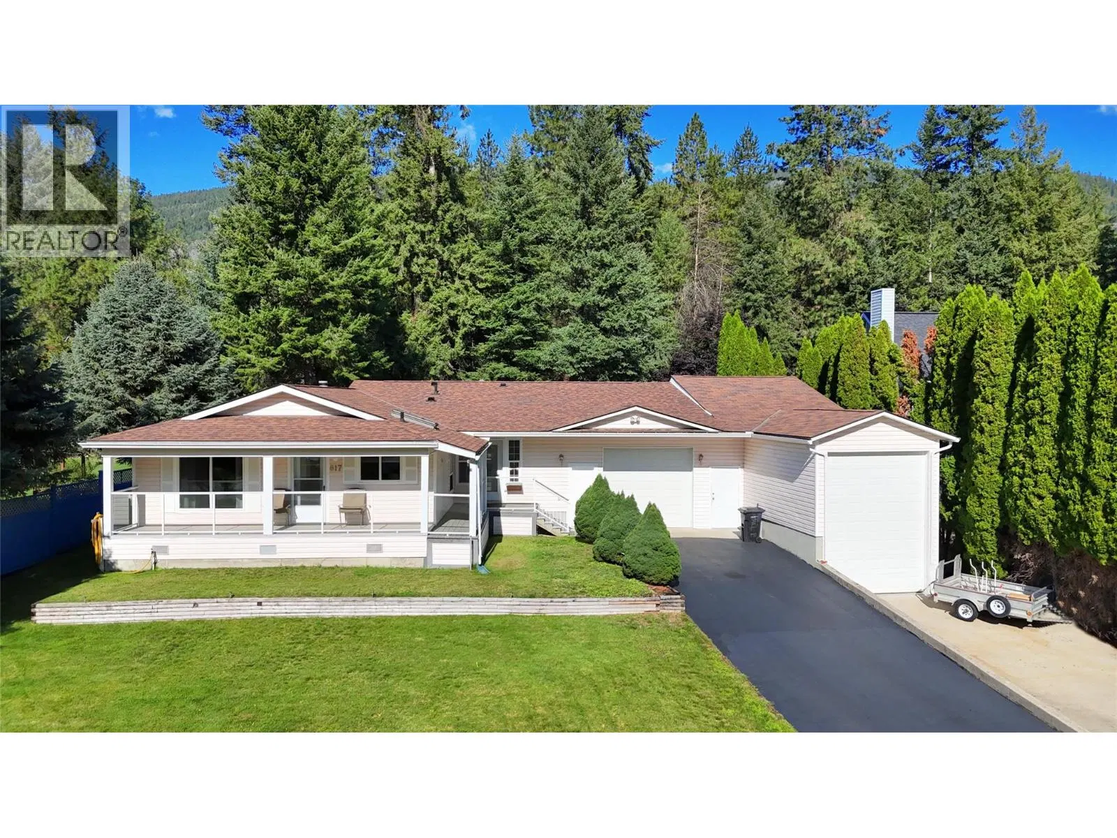 Photo 1 of 12 at 817 Smith Crescent
