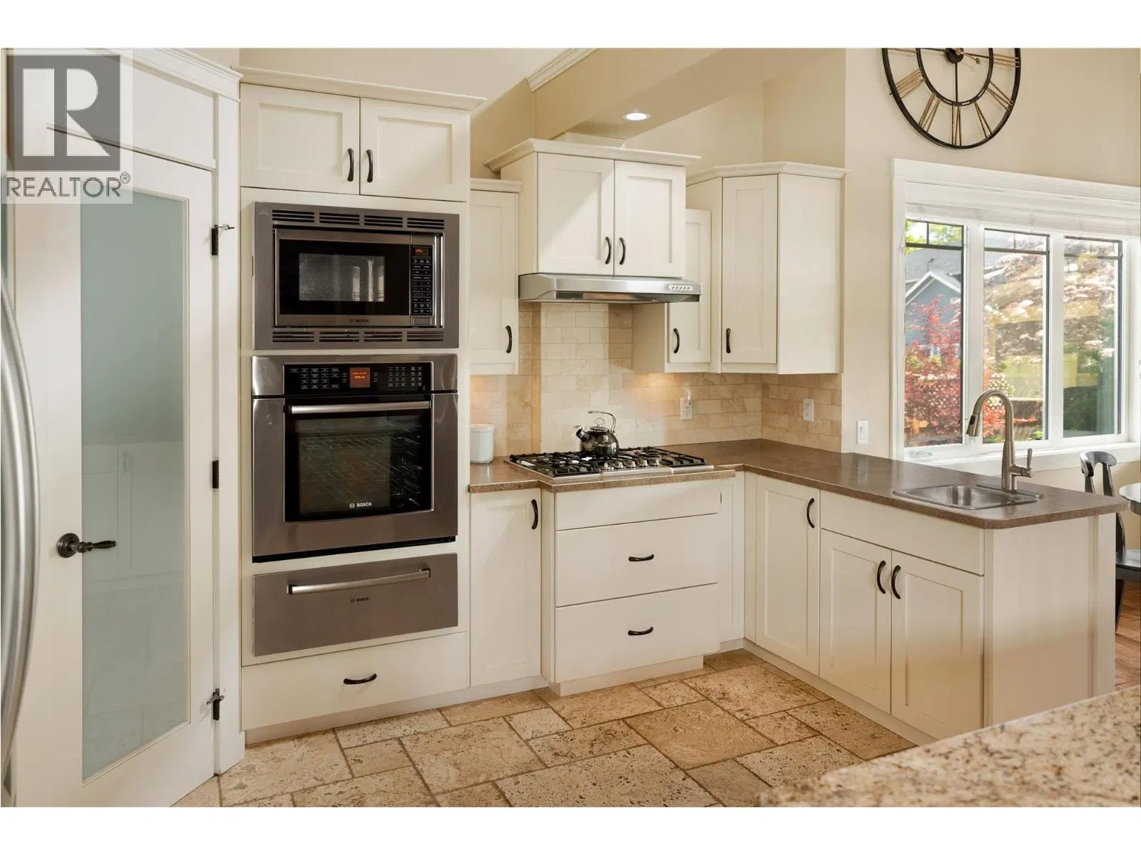 Photo 4 of 46 at 451 Cadder Avenue