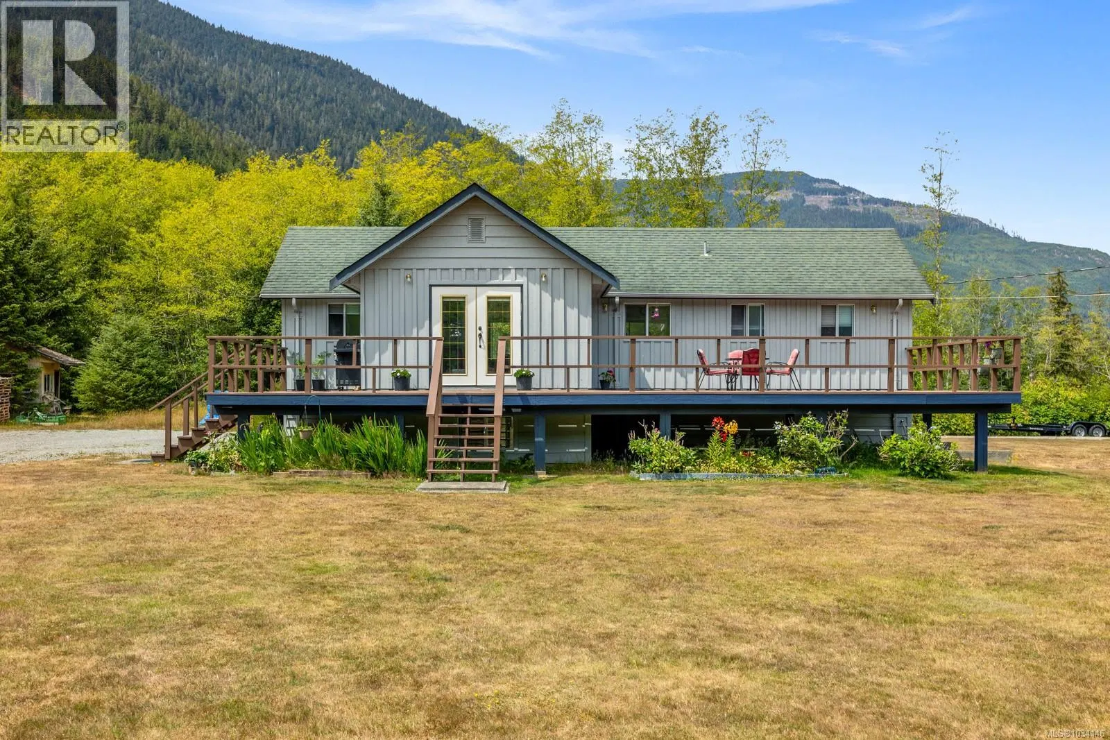 Photo 2 of 79 at 843 Sayward Road