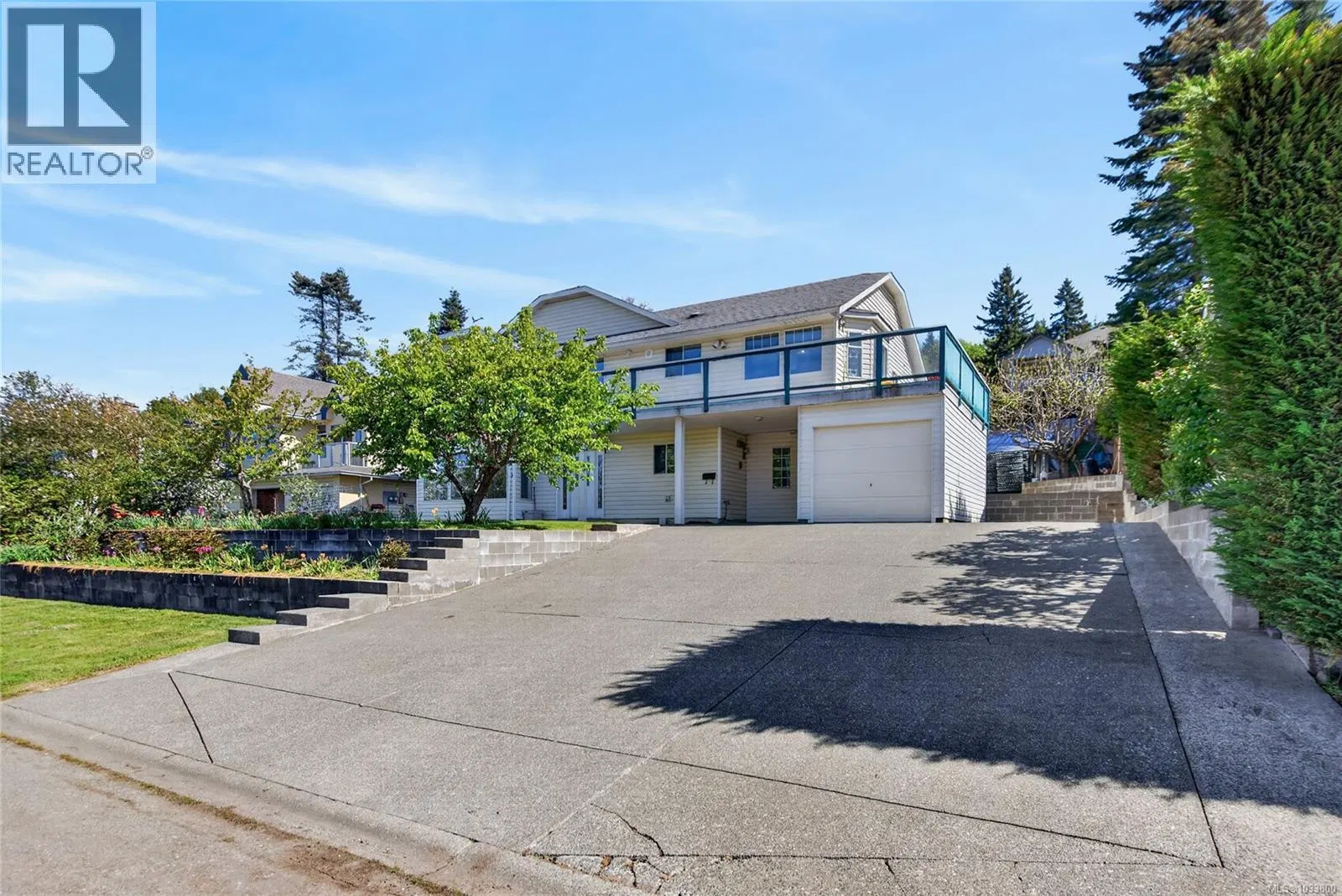 Photo 3 of 78 at 365 Panorama Crescent