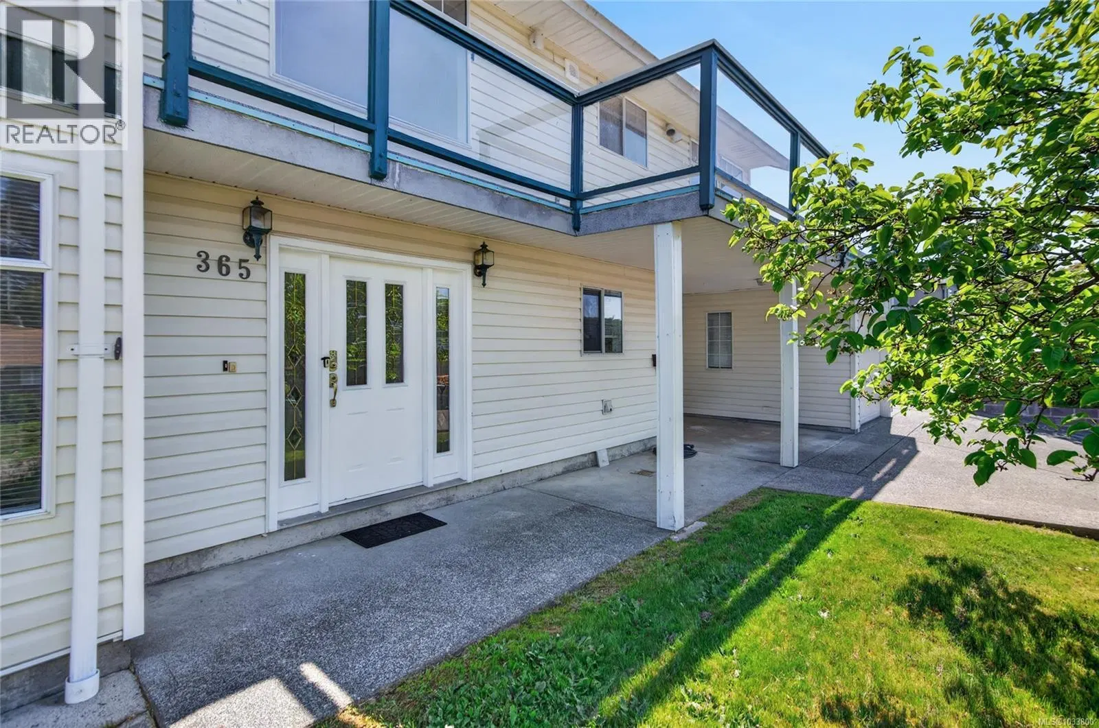 Photo 5 of 78 at 365 Panorama Crescent