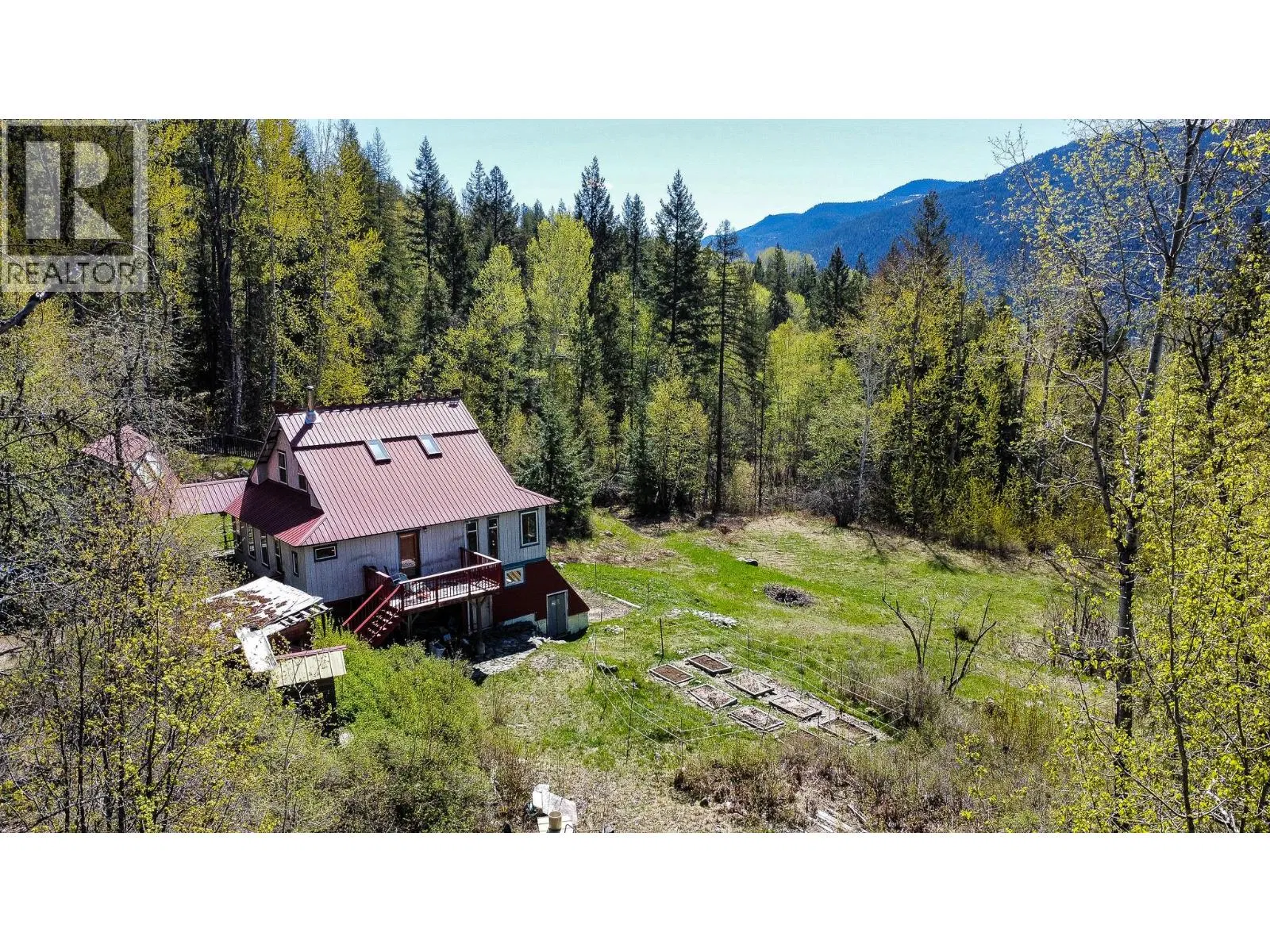 Photo 3 of 91 at 395 BOVEN Road