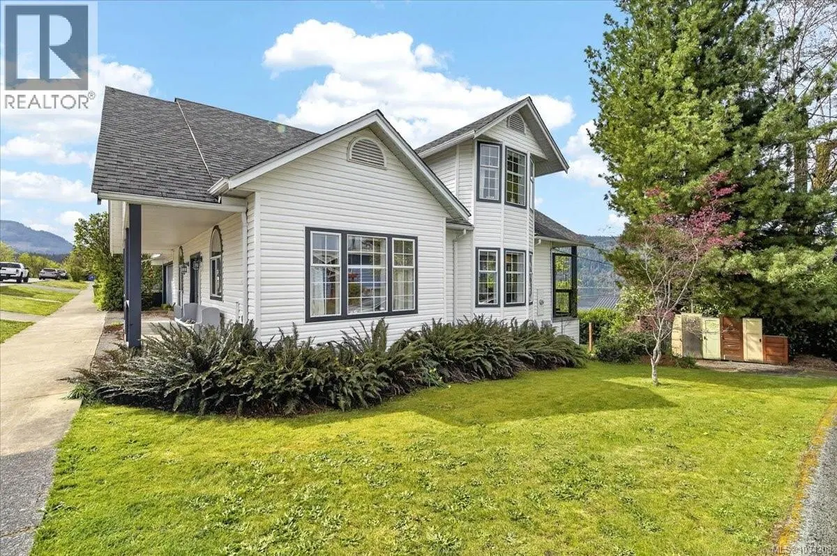 Photo 1 of 84 at 2880 1st Avenue