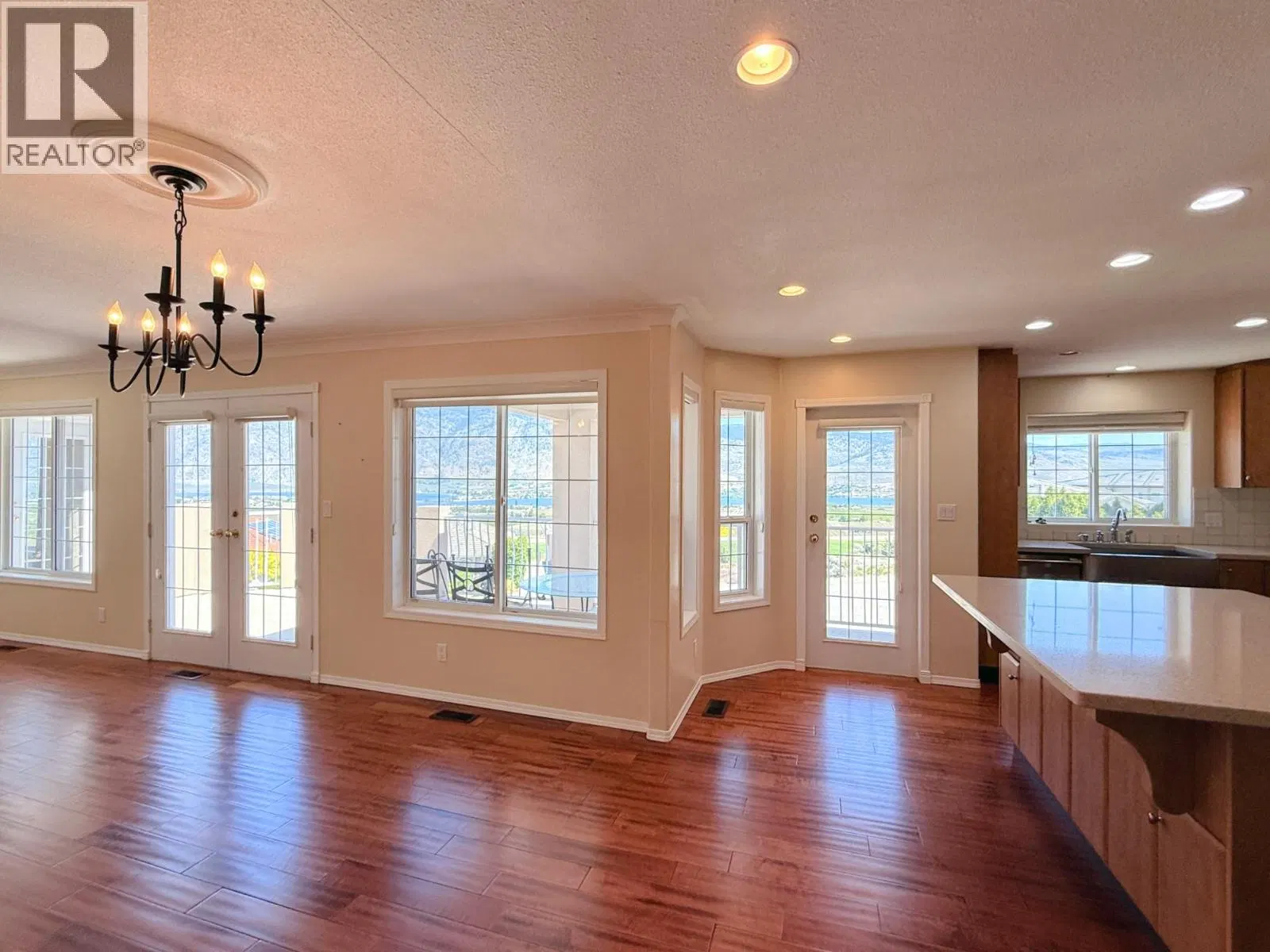 Photo 5 of 43 at 4016 PEBBLE BEACH Drive