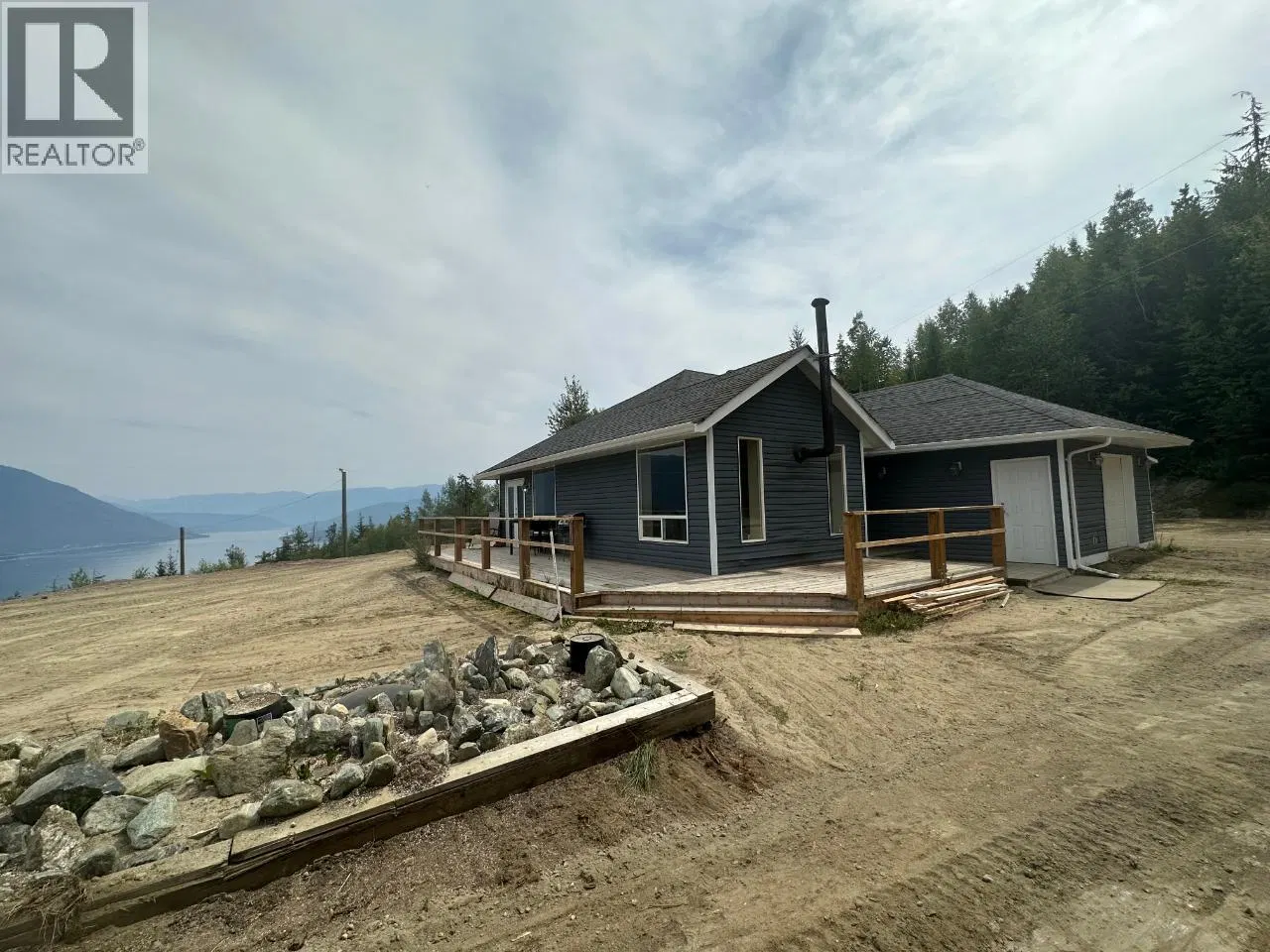 Photo 3 of 38 at 4652 Rose Crescent