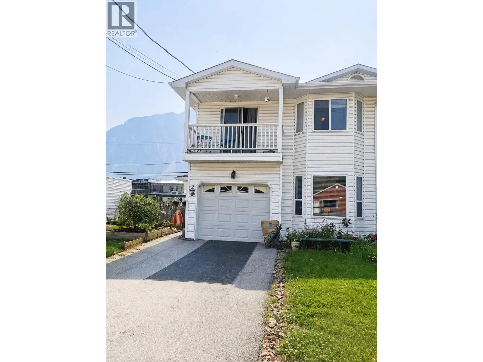 Photo 2 of 33 at #2 – 615 6TH Avenue