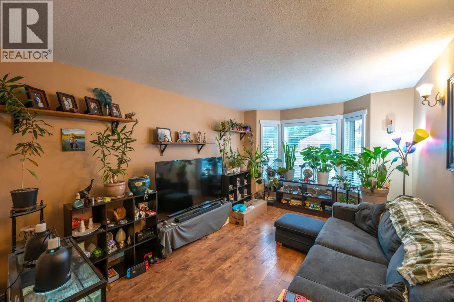 Photo 3 of 33 at #2 – 615 6TH Avenue